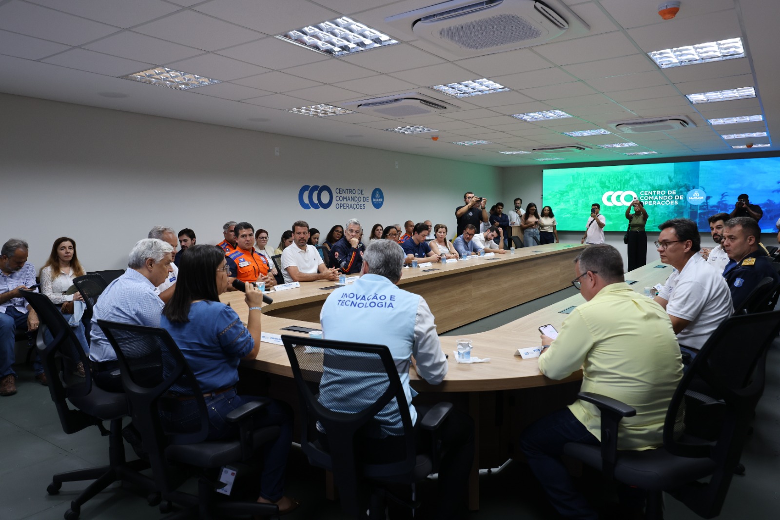 Prefeitura reúne gestores em visita técnica de planejamento ao Centro de Controle de Operações no Subúrbio
